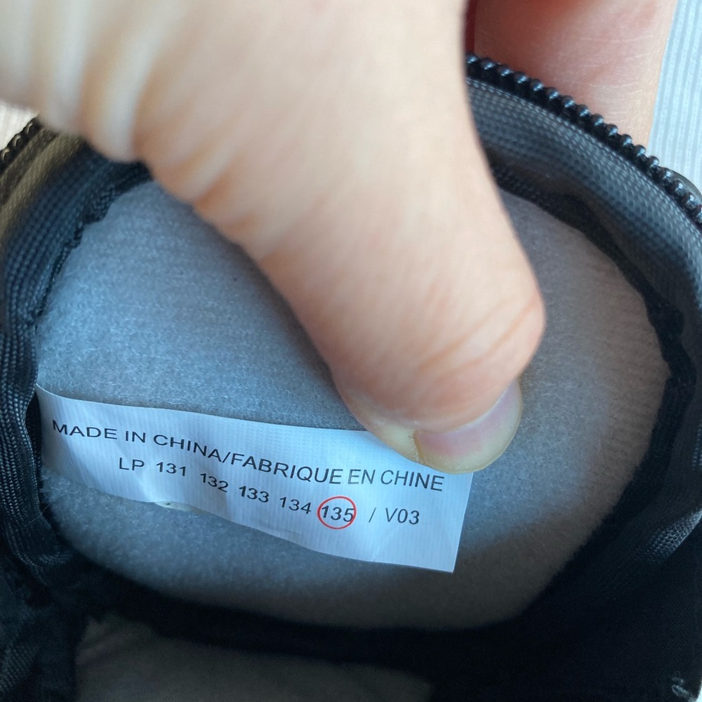 Lowepro Ridge 10 Small Camera Case - Picture 5 of 6